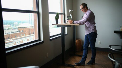 Standing desk – Oakywood movement crafted into form